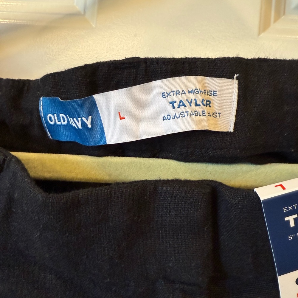 Old Navy “Taylor” Black Extra High-Rise Shorts, linen blend with 5-inch inseam - Picture 4 of 6